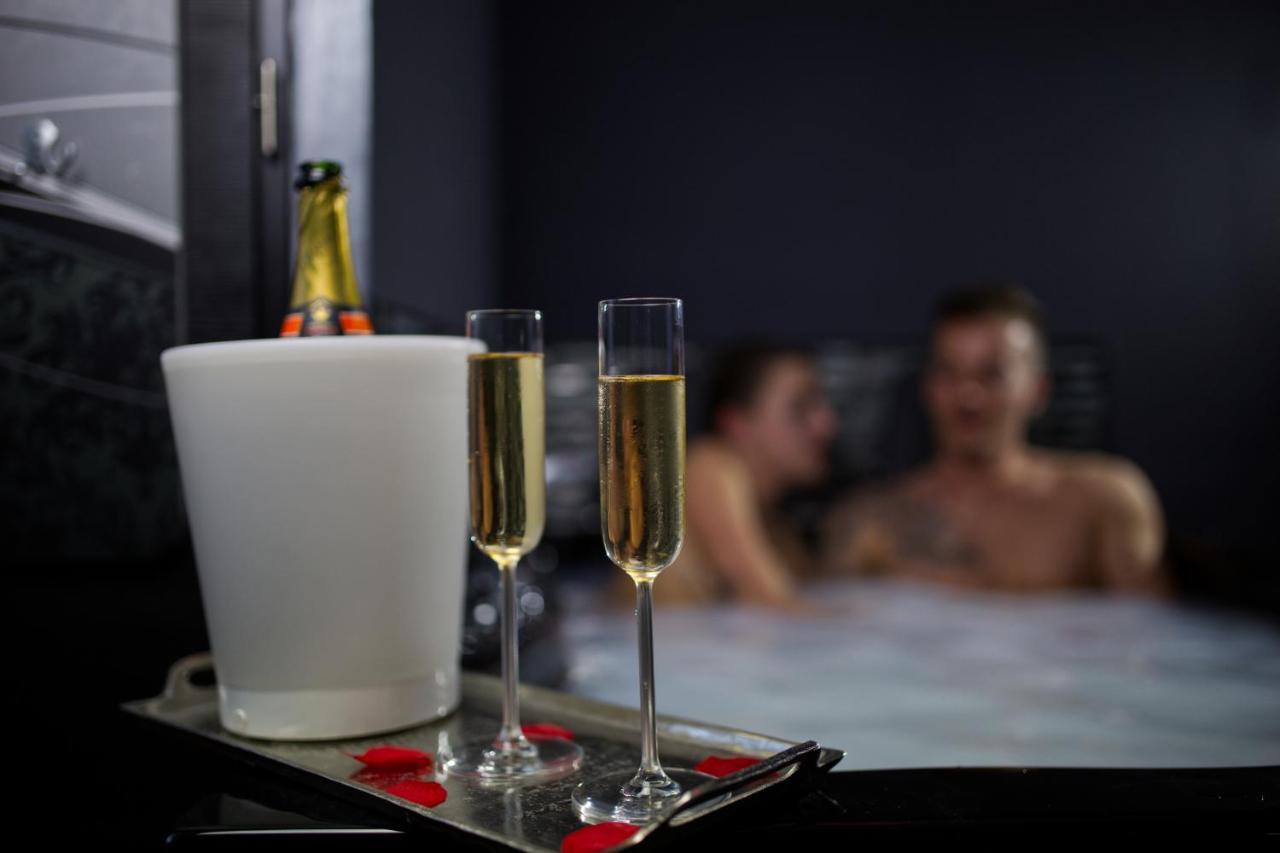 Nuit Romantique - Jacuzzi - Beziers - Romance Royale エクステリア 写真