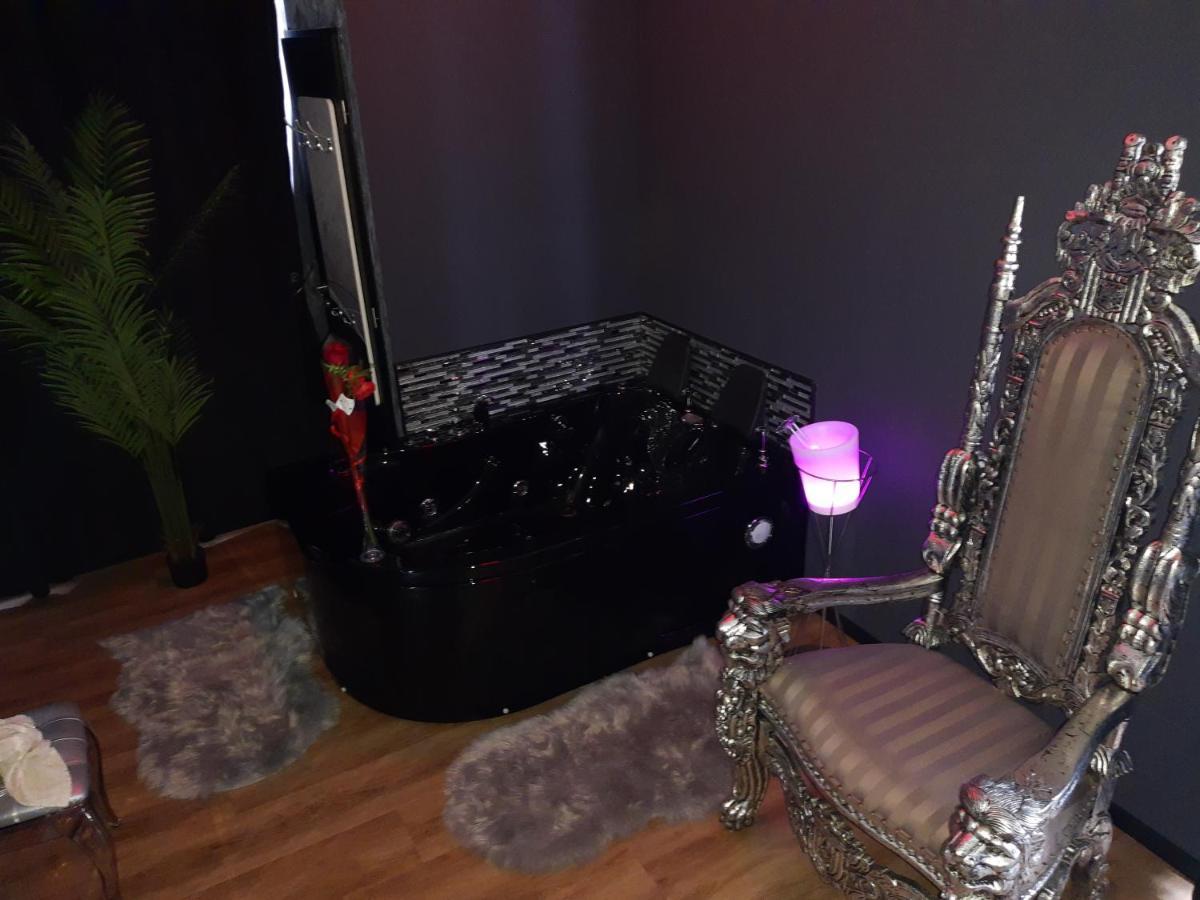 Nuit Romantique - Jacuzzi - Beziers - Romance Royale エクステリア 写真